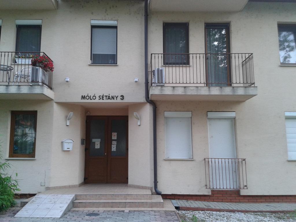 Park Setany Apartman Балатонлелле Экстерьер фото